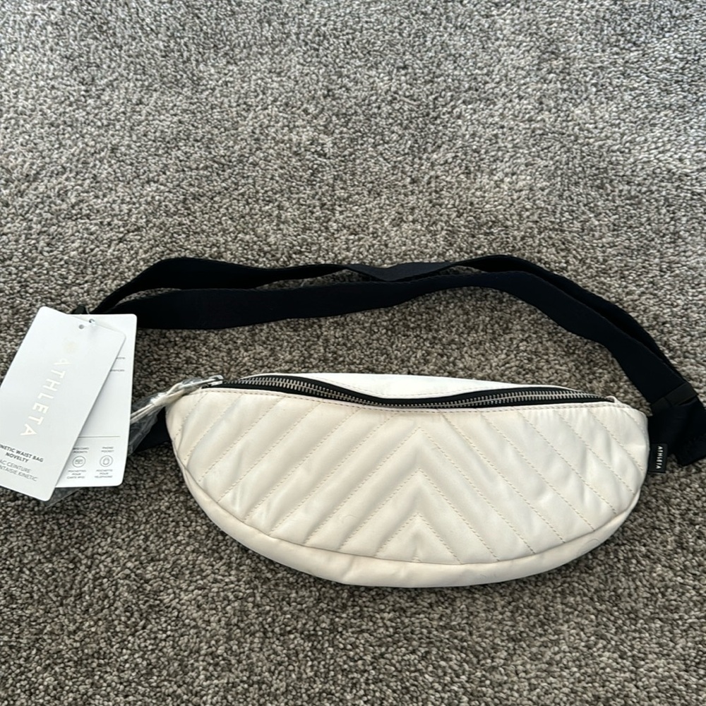 NWT Athleta kinetic waist bag cream shine